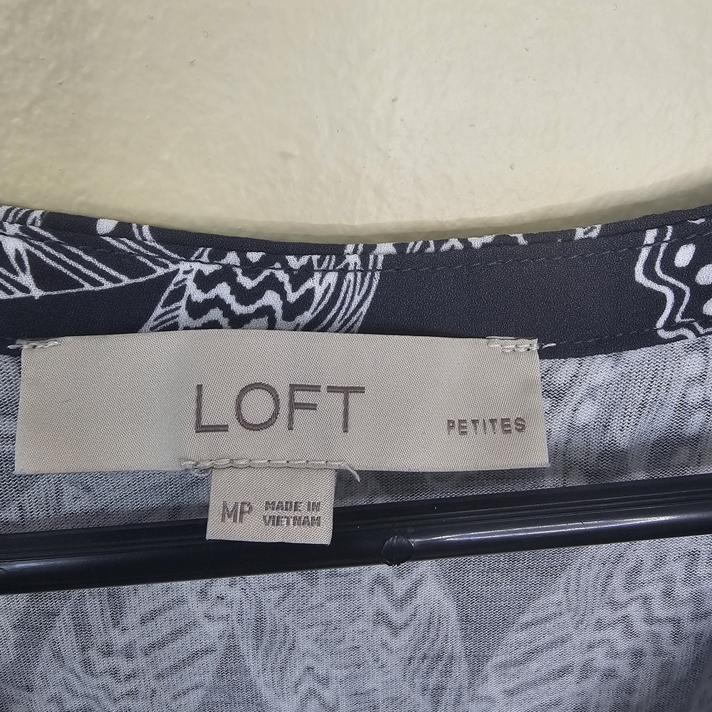 LOFT Petites MP Floral Blouse Black White Lightweight Short Sleeve V-Neck - Picture 3 of 14
